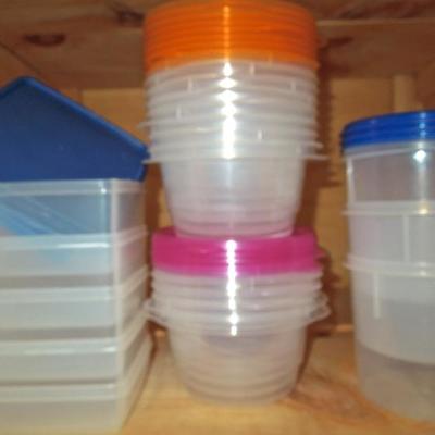 Lot 98: Tupperware Plastics Lot