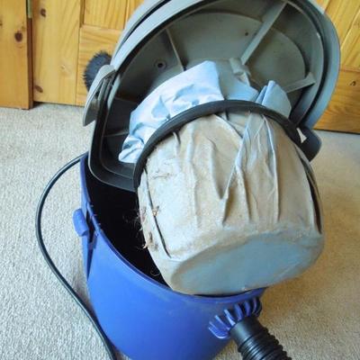 Lot 100: Hang Up Portable Mini Wet/Dry Shop Vac