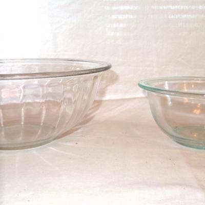 Lot 78: Pyrex and Vintage Glassware Lot 