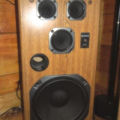 Lot 47: Cabinet Speakers, Stereo Receiver, CD Player and Antenna