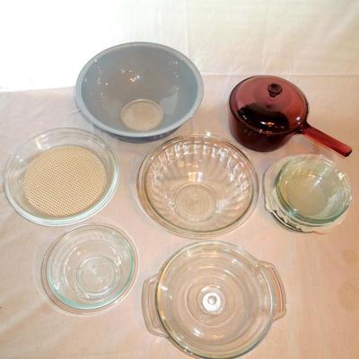 Lot 78: Pyrex and Vintage Glassware Lot 