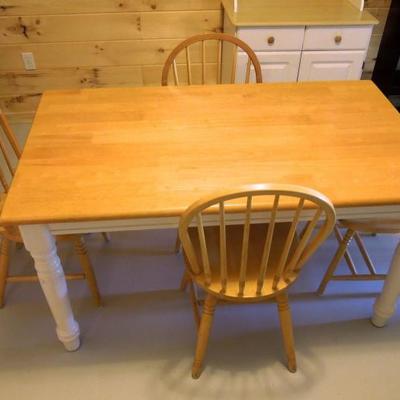Lot 149: Natural Oak Kitchen Table and 4 Windsor Chairs