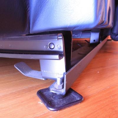 Lot 31: La-Z-Boy Leather Dual Recliner Love Seat
