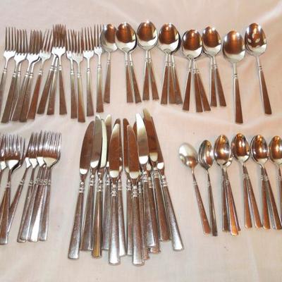 Lot 65: Oneida Stainless Cutlery 64 Piece Set for 12