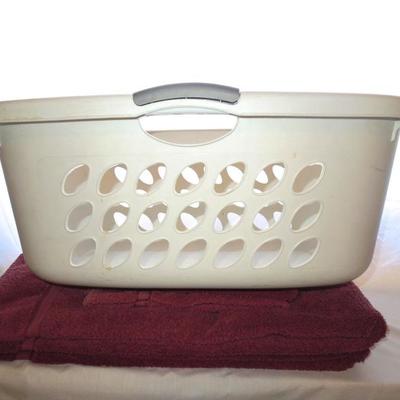 Lot 13: Set of Cotton Bath Towels, Bath Mat and Laundry Basket