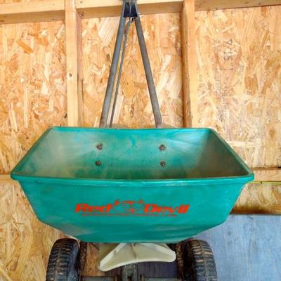 Lot 208: Red Devil Lawn Fertilizer Spreader