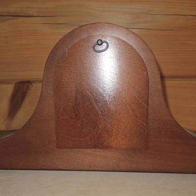 Lot 53: Howard Miller Westminster Chiming Mantle Clock with Key 