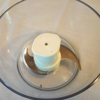 Lot 95: Kitchen Aid 11 Cup Food Processor w/ Attachements 
