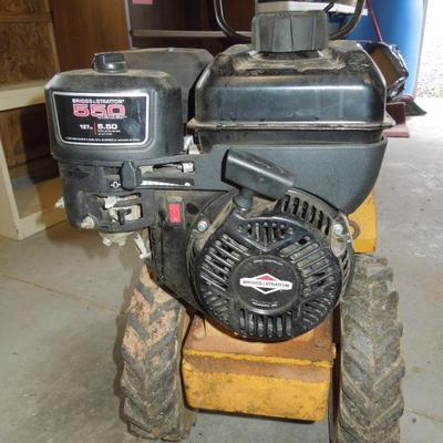 Lot 177: Briggs and Stratton 550 Series Gas Garden Tiller with Manual