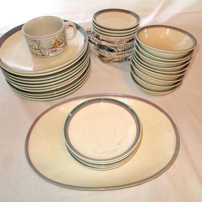 Lot 86: Pfaltzgraf Everyday Ceramic Dinnerware 48 Pc. 