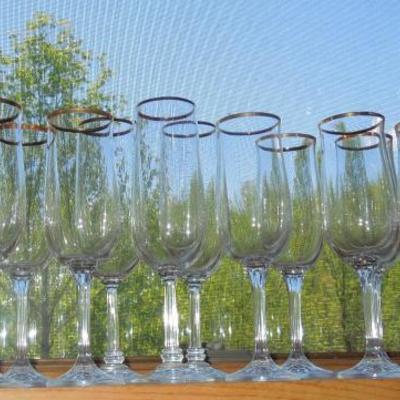 Lot 230: Seventeen Noritake "Bradford" Gold Rim Champagne Flutes