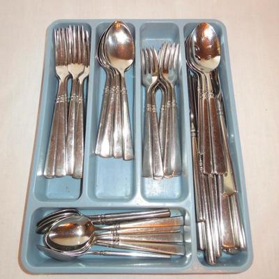 Lot 65: Oneida Stainless Cutlery 64 Piece Set for 12