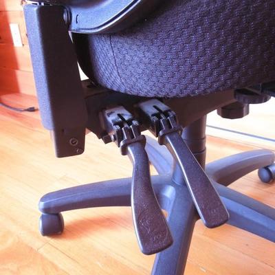 Lot 34: Adjustable Tempurpedic Office Chair