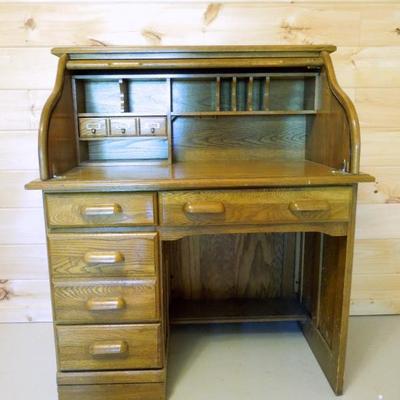 Lot 148: Reproduction 4 Drawer Rolltop Desk with Dividers
