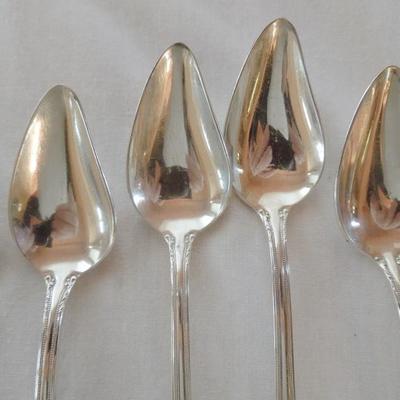 Lot 68: Roger Bros. Remembrance Pattern Silver Plate Cutlery 96 Pcs.