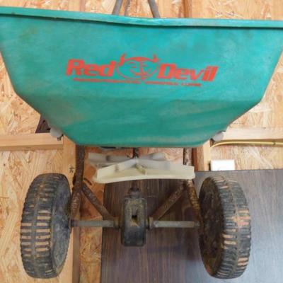 Lot 208: Red Devil Lawn Fertilizer Spreader