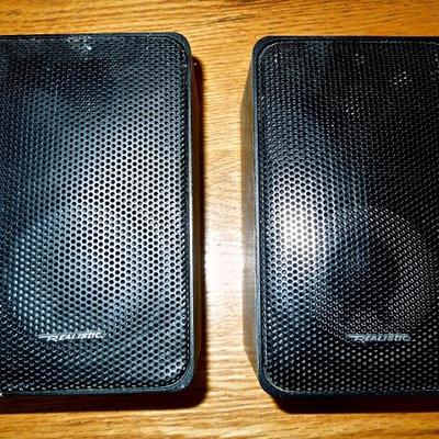 Lot 49: Pair of Realistic Minimus 7 Bookshelf Stereo Speakers #1