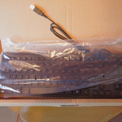 Lot 114: HP Desktop Computer Package with Lots of Extras