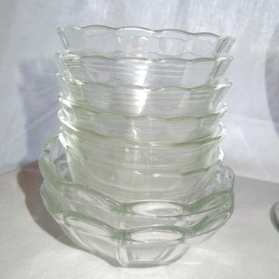 Lot 75: Six Pieces of Vintage Glass and 8 Glass Ramekins