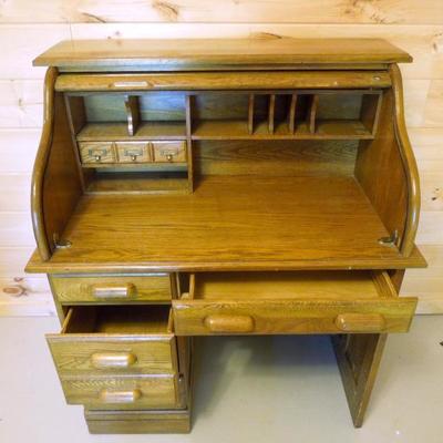 Lot 148: Reproduction 4 Drawer Rolltop Desk with Dividers