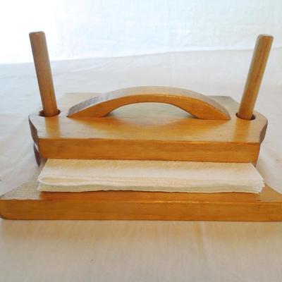 Lot 73: Wood and wicker Lot