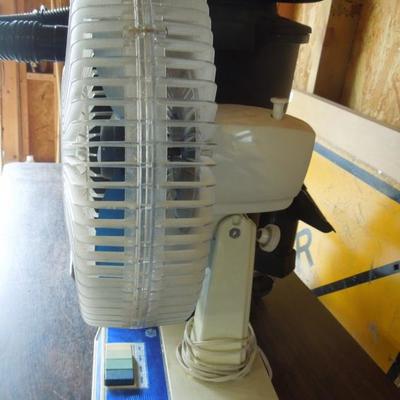 Lot 218: Sears Craftsman 8 Gallon Shop Vac and Oscillating Fan