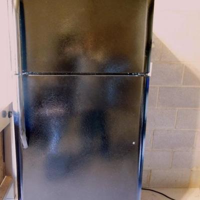 Lot 159: Frigidaire Black Refrigerator/Freezer 18 Cu Ft.