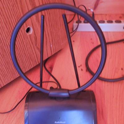 Lot 29: Sony CD/DVD Player with Remote and Antenna