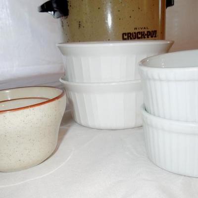 Lot 83: Rival Crockpot, Souffle  and Ramekins