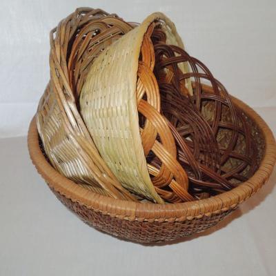 Lot 73: Wood and wicker Lot