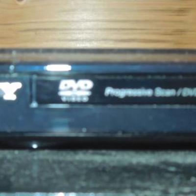Lot 136: Sony CD/DVD Player with Remote and Manual