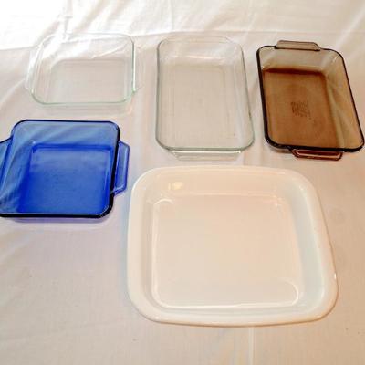 Lot 80: Five Baking Casserole Dishes Pyrex and Corningware