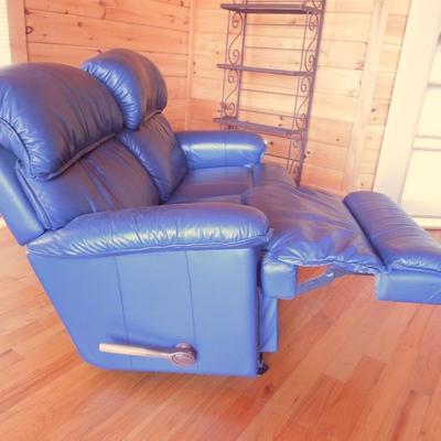Lot 31: La-Z-Boy Leather Dual Recliner Love Seat