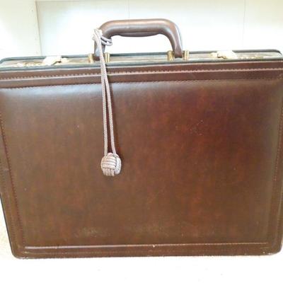 Lot 107: Reed Mens Leather Attache Case with Combination
