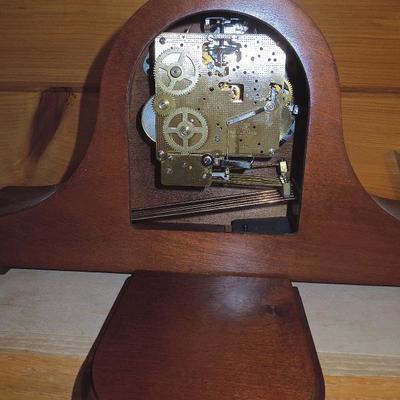 Lot 53: Howard Miller Westminster Chiming Mantle Clock with Key 