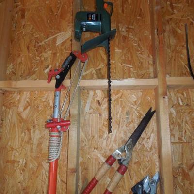 Lot 220: Ames 10 ft Tree Trimmer, Hedge Trimmer and Pruning Tools