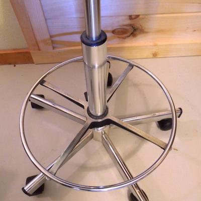 Lot 152: Adjustable Raised Drafting Table Swivel Office Chair