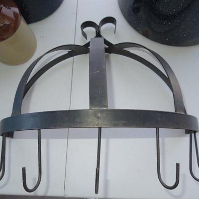 Lot 231: Mixed Lot of Storage and Kitchen Items