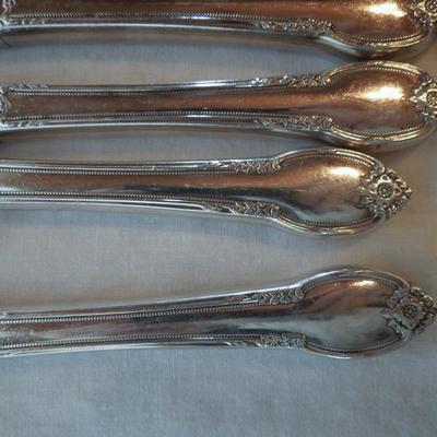 Lot 68: Roger Bros. Remembrance Pattern Silver Plate Cutlery 96 Pcs.