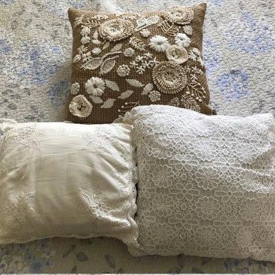 Lot 93-Thow Pillows