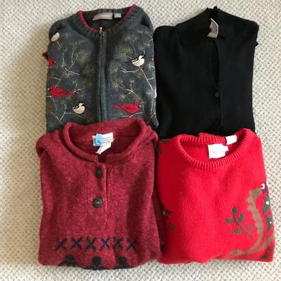 Lot 495- Ladies' Sweaters Size S