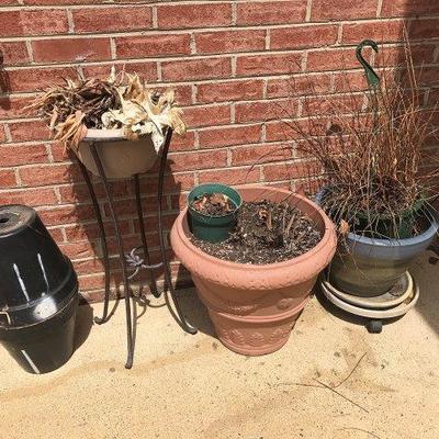 Lot 496- Miscellaneous Garden Pots