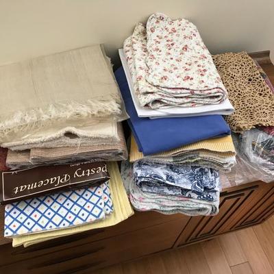 Lot 186-Lot of Miscellaneous Placemats, Runners, and Table Cloth