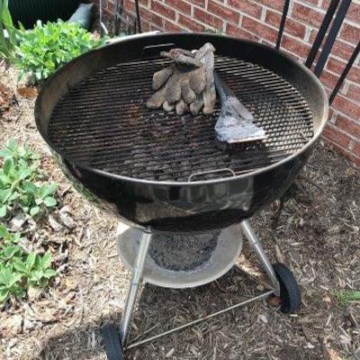 Lot 486-Weber Charcoal Kettle Grill