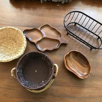 Lot 172-Lot of Serving Baskets and Wood Trays