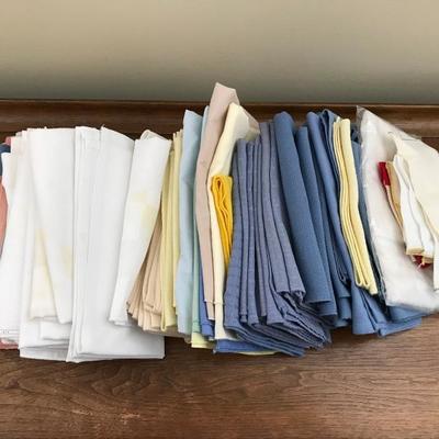 Lot 199-Lot of Miscellaneous Fabric Dinner Napkins 