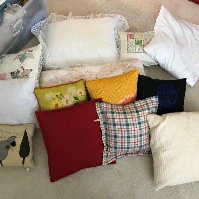 Lot 99-Throw Pillows