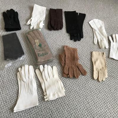 Lot 147-Lot of Miscellaneous Vintage Ladie's Gloves