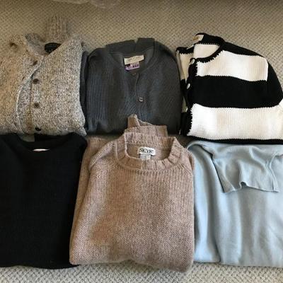 Lot 487- Ladies' Sweaters Size M
