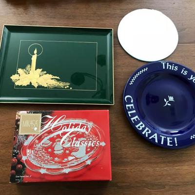 Lot 169-Lot of Holiday Serving Trays